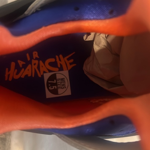 Nike Air Huarache in Rattan, Hyper Royal & Bright Mandarin - Picture 6 of 8